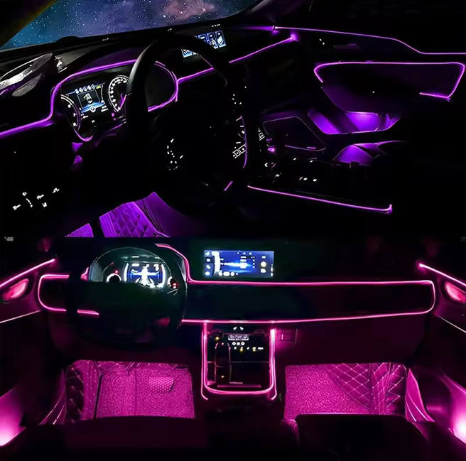 Ambiance bande LED violette dans une voiture